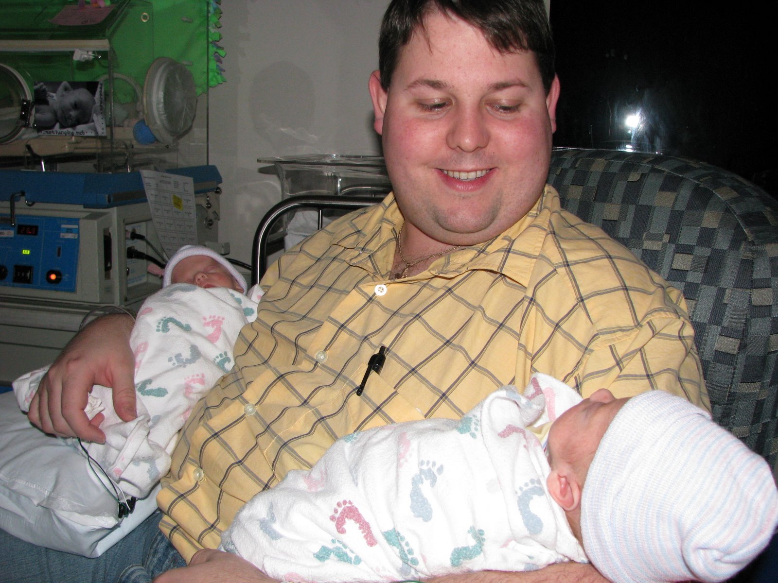[Twins+and+Daddy+1-7-08.jpg]