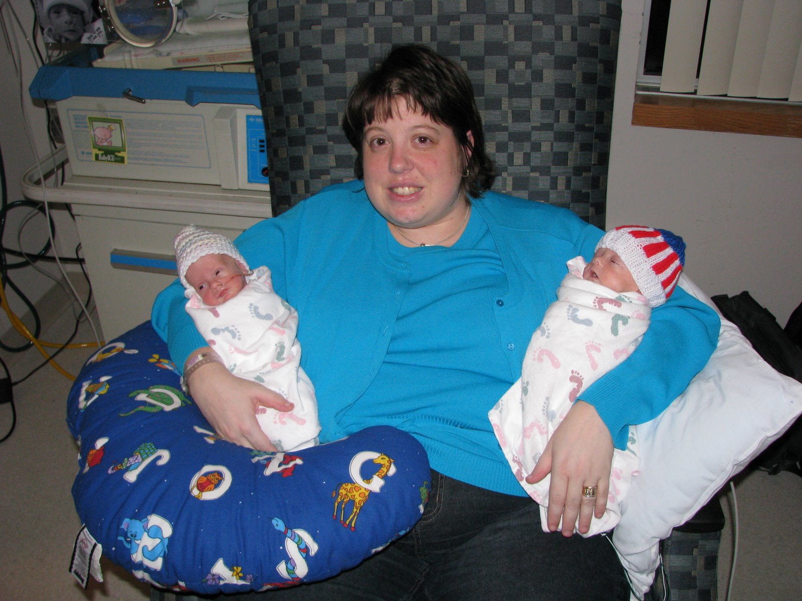 [Mommy+and+Twins+1-10-08.jpg]