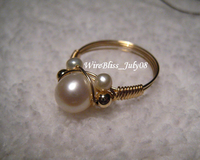 [Sparkly+Pearl+Ring+1.JPG]