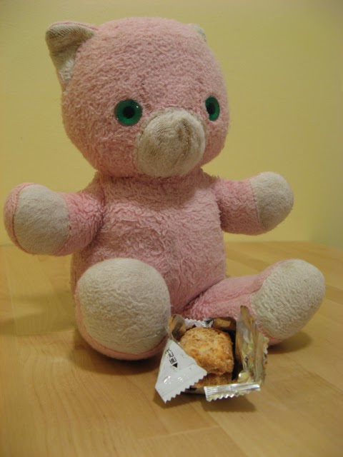 [teddy+open+cookie.JPG]