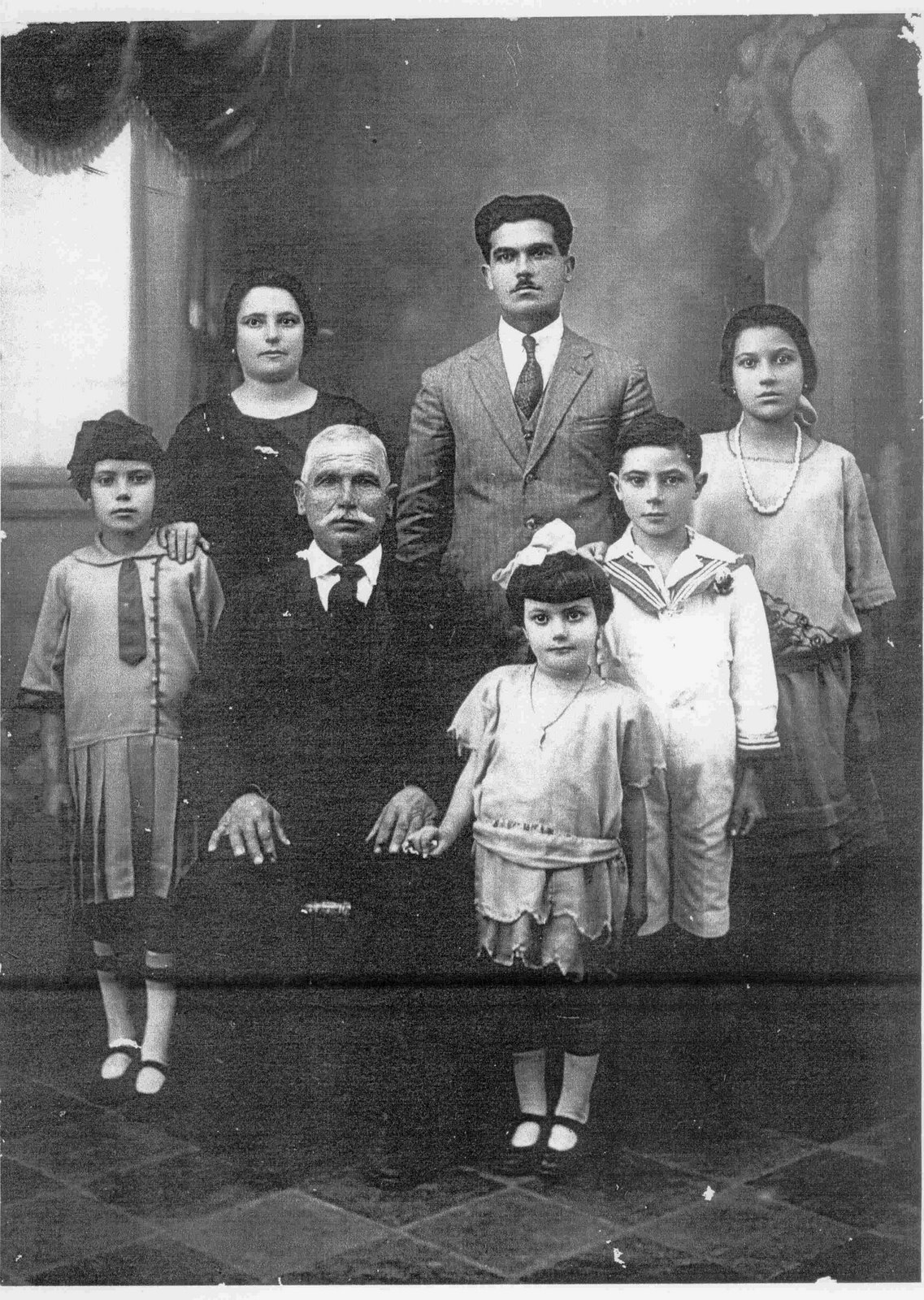 [Antonio+Family+1924.jpg]