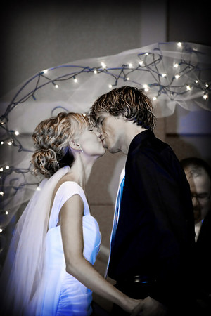 [wedding+kiss.jpg]