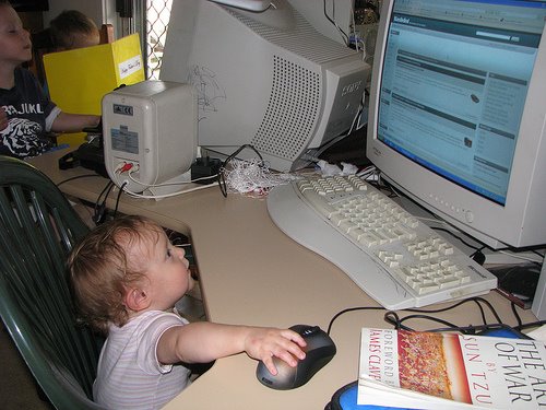[baby+using+technology.jpg]