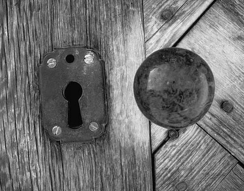 [knob&keyhole.jpg]