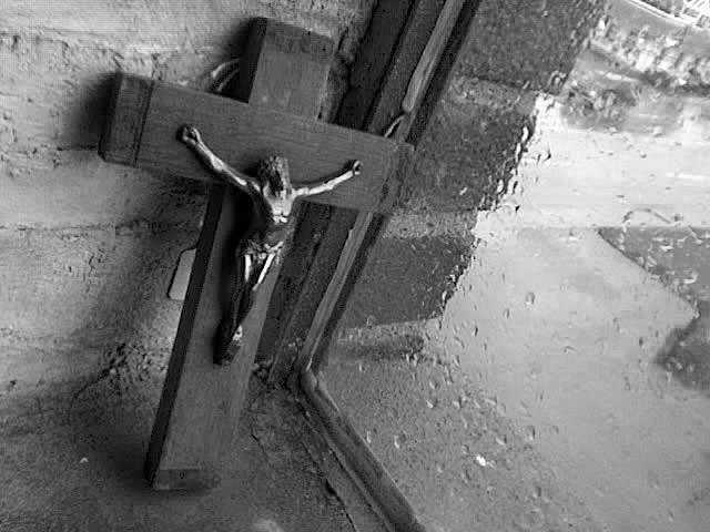 [rainy.day.crucifix.jpg]