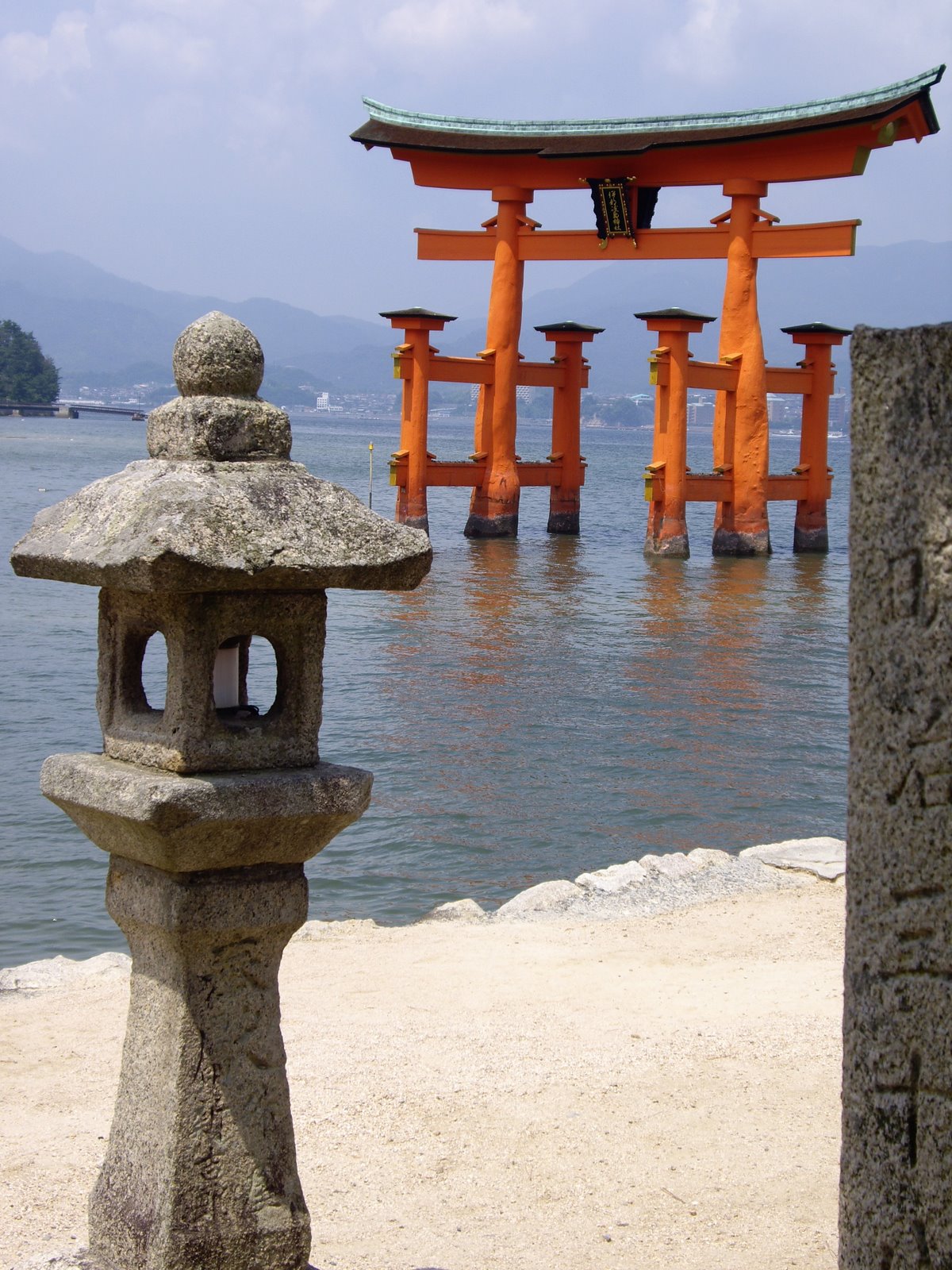 [torii+and+lantern.jpg]