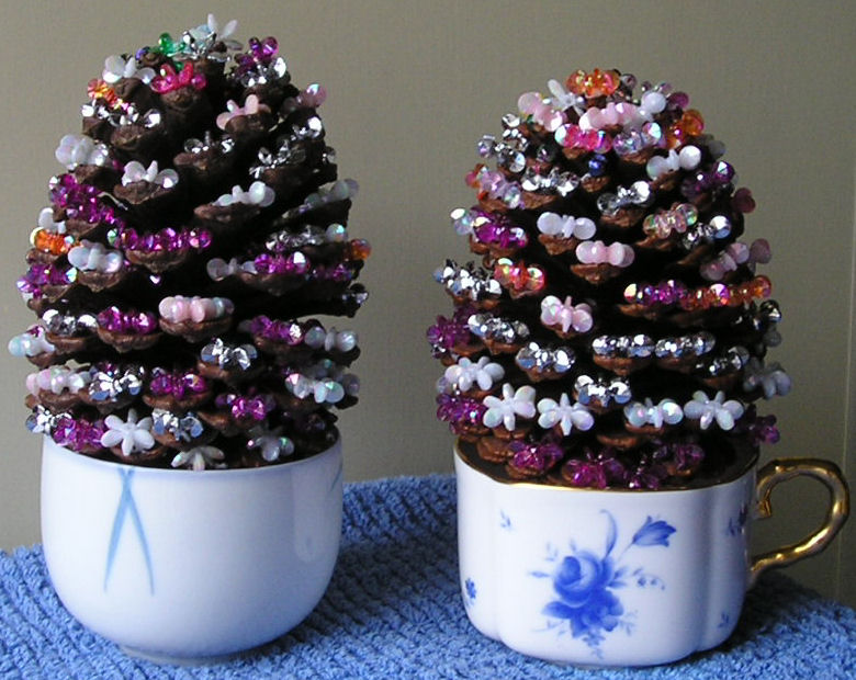 Xmas trees on cups