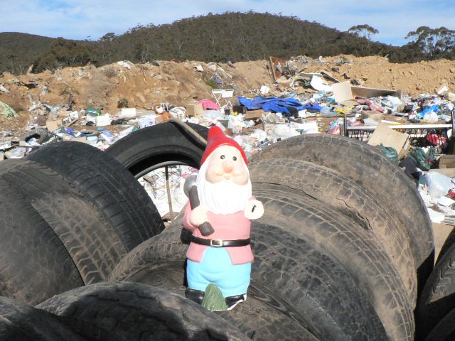 [Tyres+and+gnome.jpg]