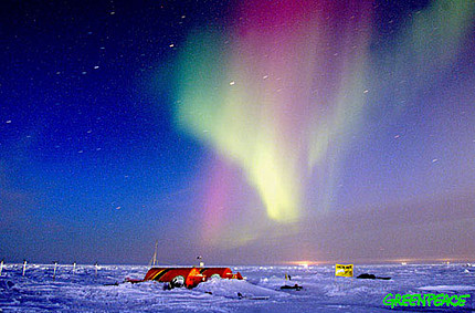 [aurora-borealis-over-greenpeac.jpg]