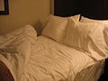 [120px-Bed_in_Seattle_hotel.jpg]