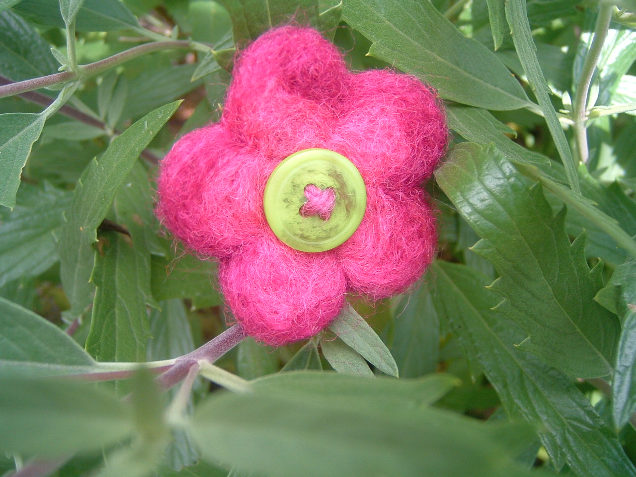 [felted+flowers,+needle+book+and+craft+book+170607+009.jpg]