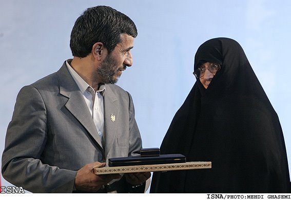 [احمدي‌نژاد+و+همسرش.jpg]