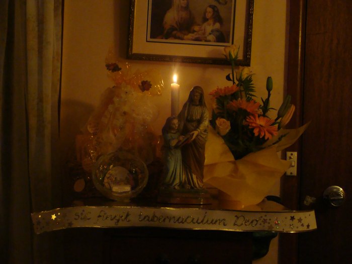 [Altar+by+candlelight.jpg]