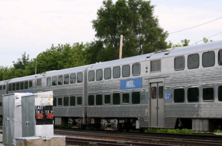 [METRA+cars+sloping+up+to+right.jpg]