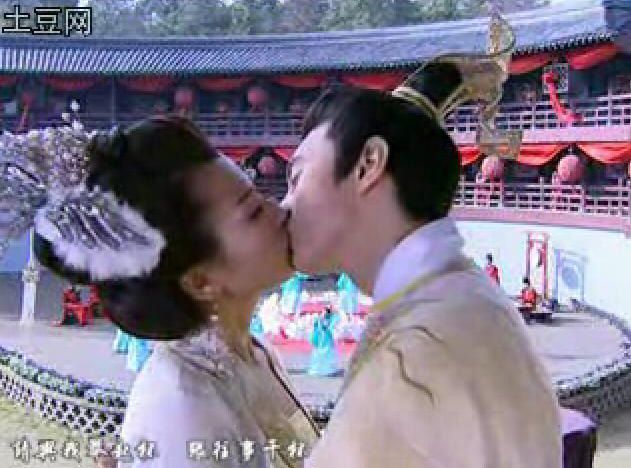 [Li+Yu+&+Er+Huang+kiss.jpg]