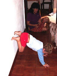 Alicia con su nieto Luqui y perrito