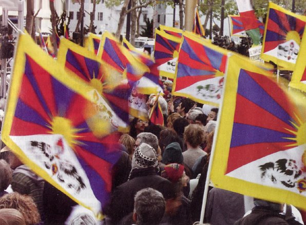 [tibetan_flags.jpg]