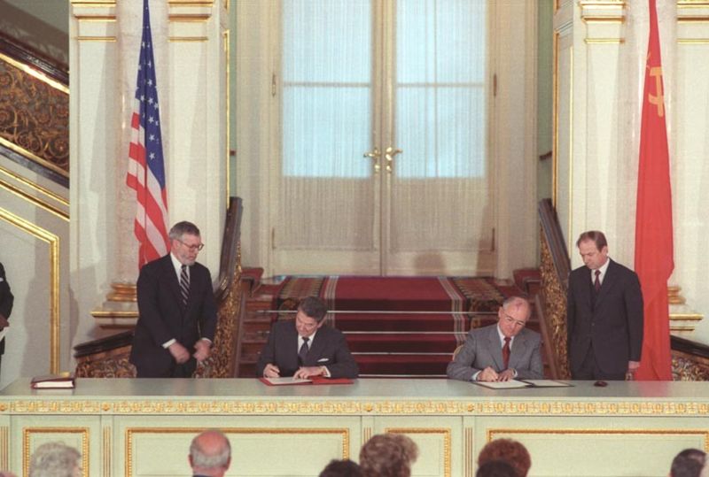 [800px-President_Reagan_and_Soviet_General_Secretary_Gorbachev_signing_the_INF_treaty.jpg]