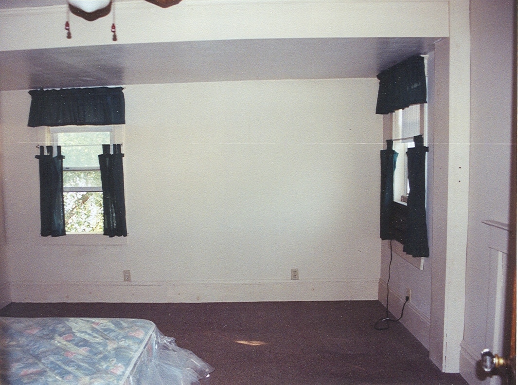 [back+bedroom+1+Sept2003.jpg]