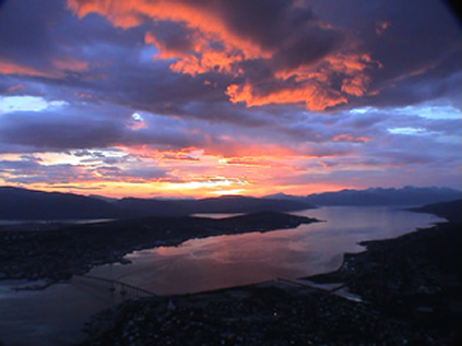 [Midnight+Sun,+Tromsoe,+Norway.jpg]