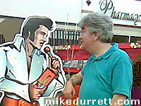 Photo: Elvis Presley and Mike Durrett catch up.