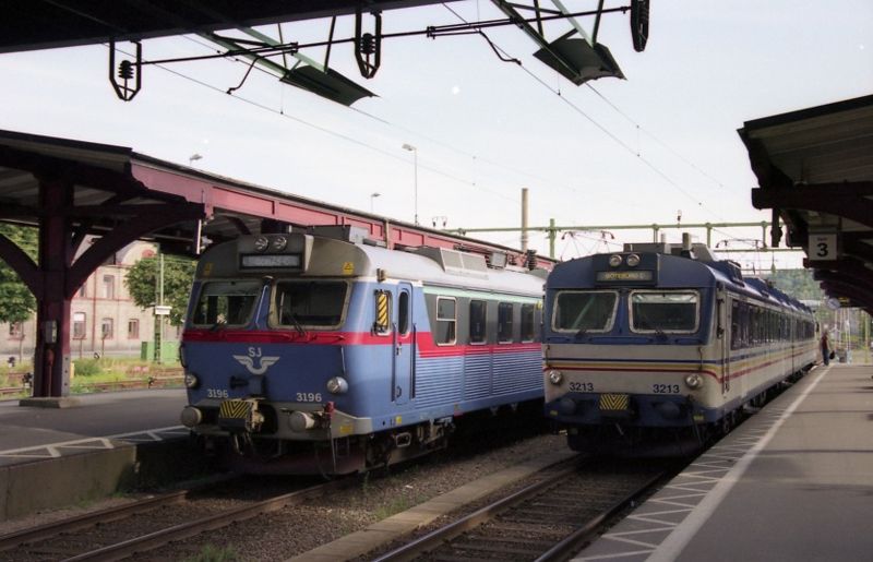 [800px-Borås-station-med-tåg.jpg]