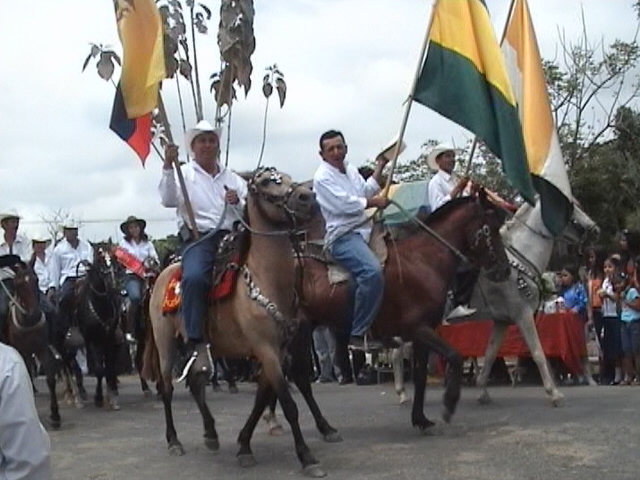 desfile de san nicolas, verdaderos montubios, rinden homenaje a su recinto