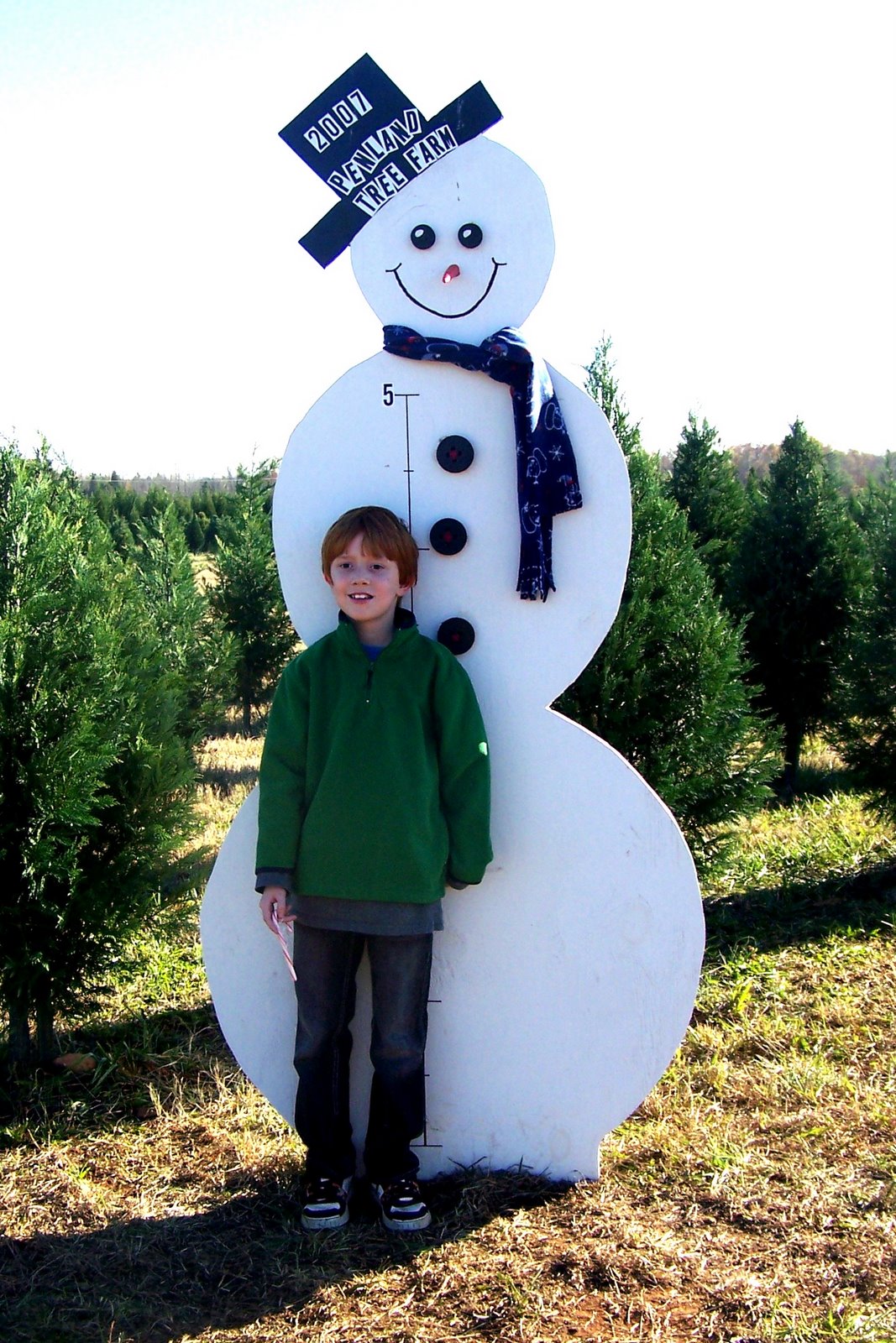 [071128+Picking+out+a+live+tree+-+Spencer+with+height+snowman.jpg]