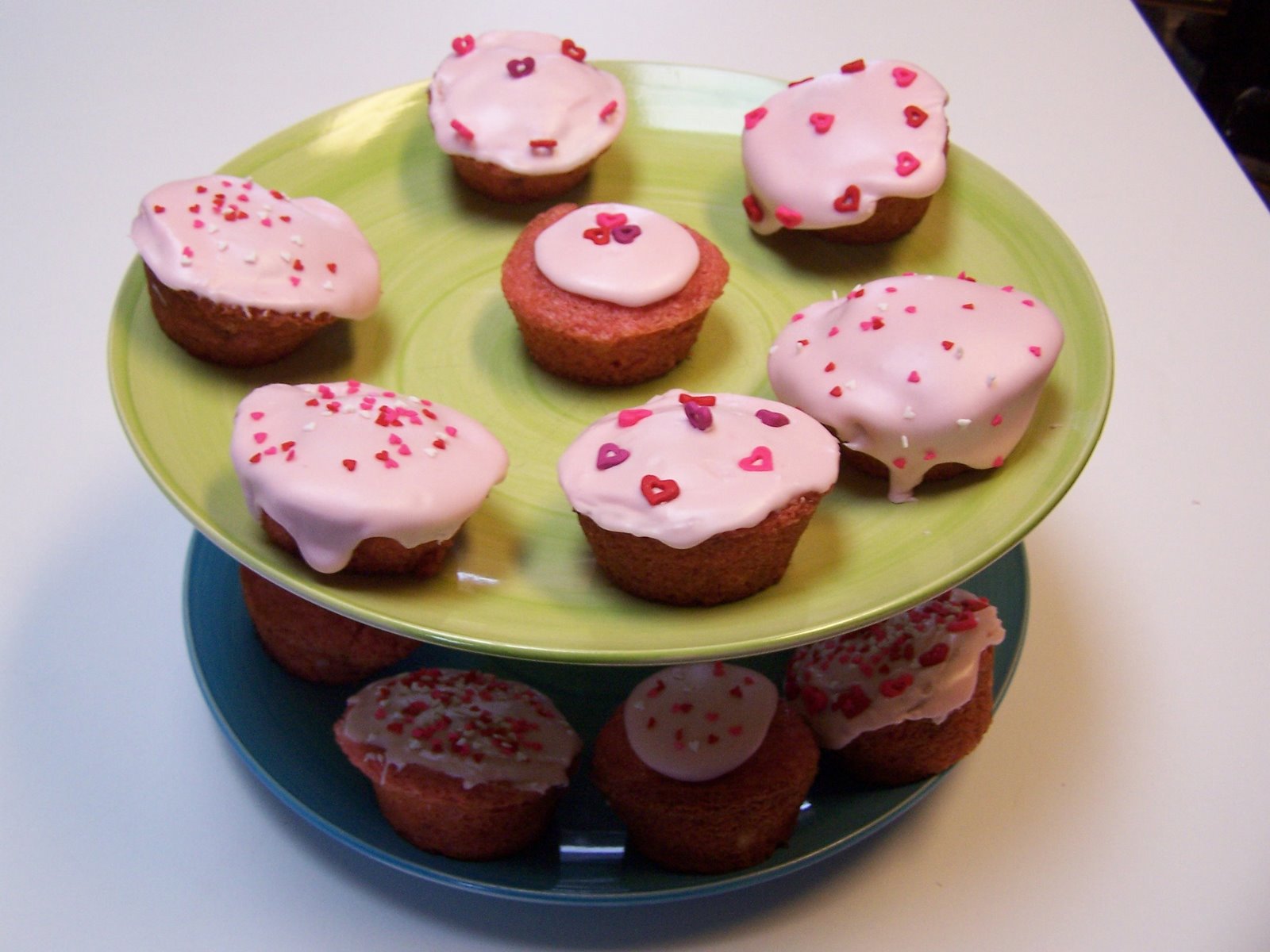 [strawberry+cupcakes+2+011.JPG]