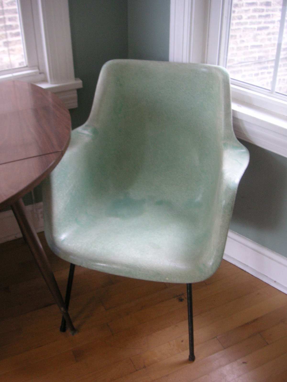 [fiberglass+chair.JPG]