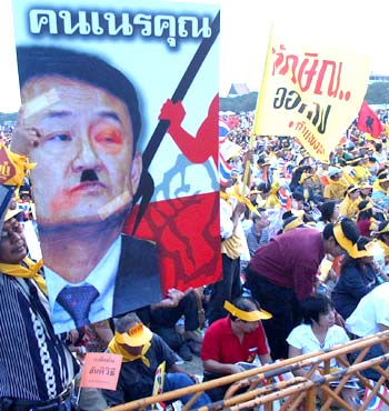 [Thaksin+Hitler.jpg]