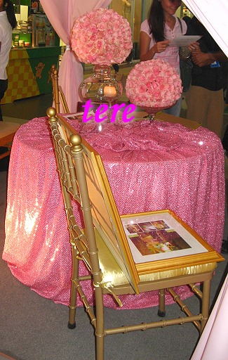 [pink+table+arrangement+IMG_5332.JPG]