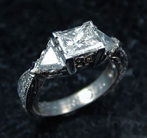[305534_diamond_ring.jpg]