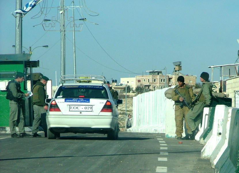 [israele-muro+sicurezza+con+palestina_008_8_2_1.JPG]