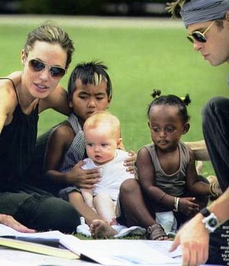 [Angelina+y+sus+hijos.jpg]