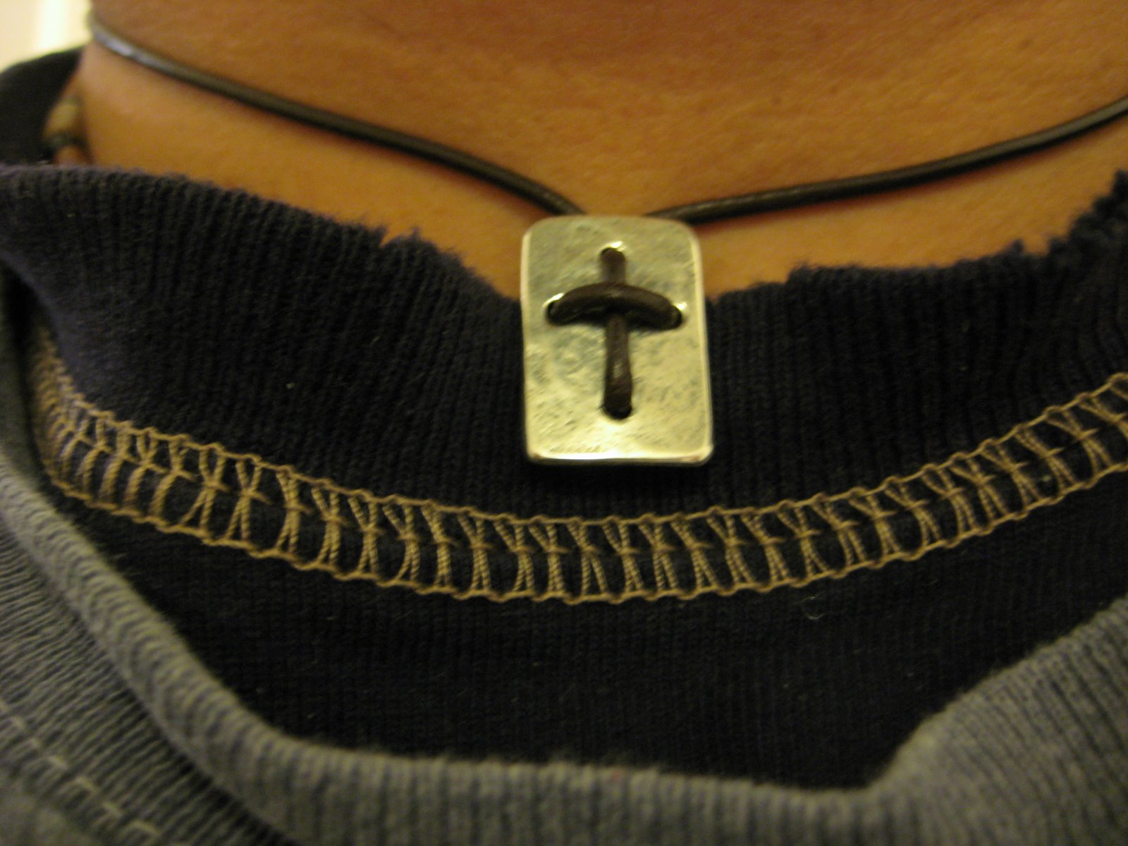 [352+Cross+necklace+from+James+Avery.jpg]