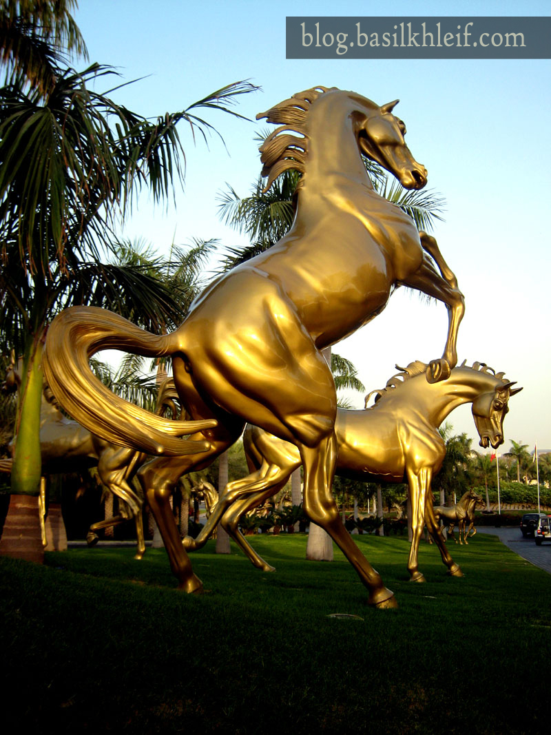 [Golden+Horse+02001+Sig.jpg]