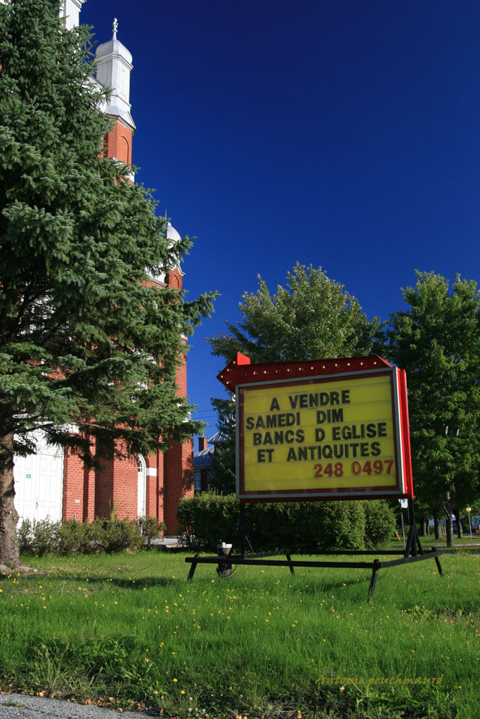 [Vente+de+bancs+d'église,+Québec,+août+2007+(internet).jpg]