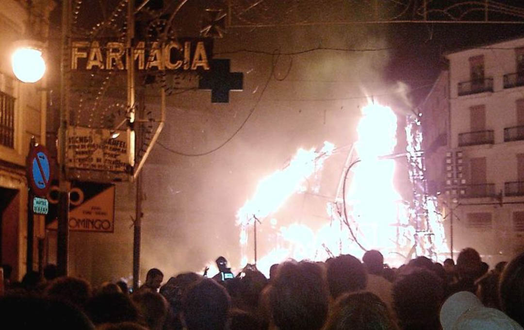 [Valencia+Falles+burning.jpg]