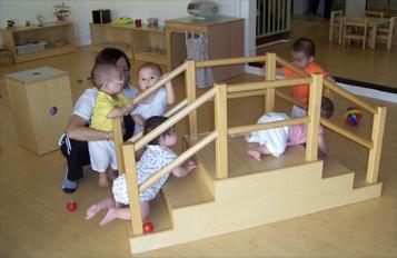 [Montessori_Infant_Stairs_AMI-357x232.jpg]