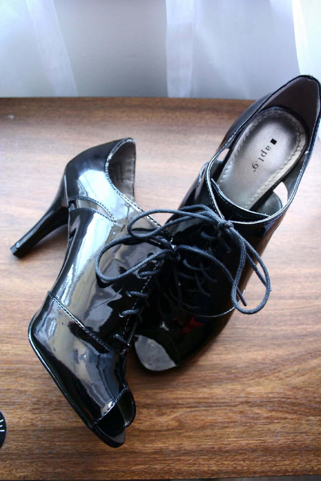 [black+shoe.jpg]