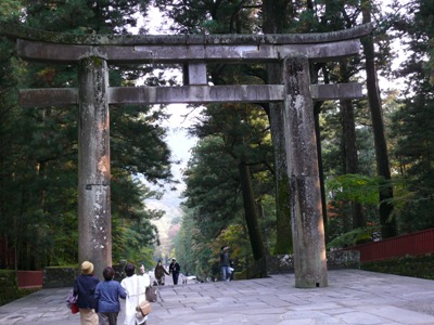 [Japan+nikko+shrine+gate.jpg]