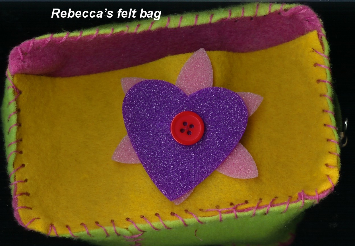 [Rebecca's+felt+bag.jpg]