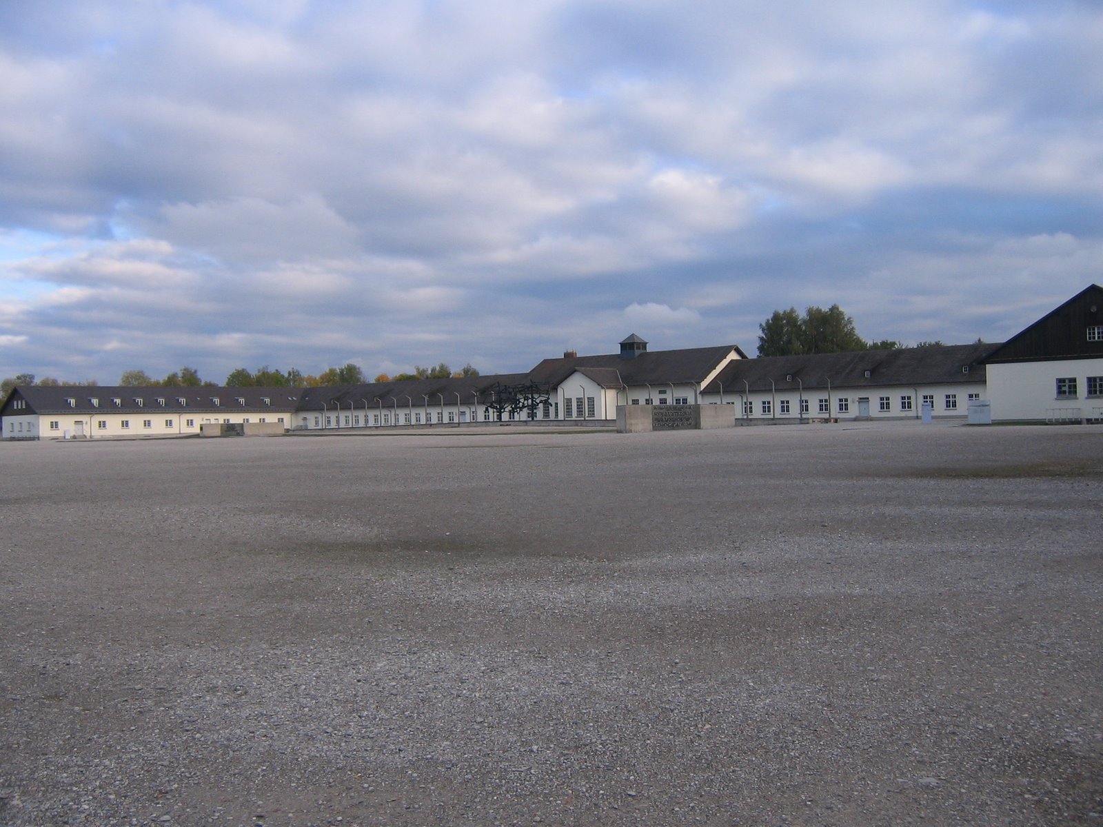 [Dachau+025.JPG]