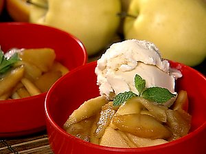 [RB0104_Crustless-Apple-Pie-with-Vanilla-Ice-Cream_e.jpg]