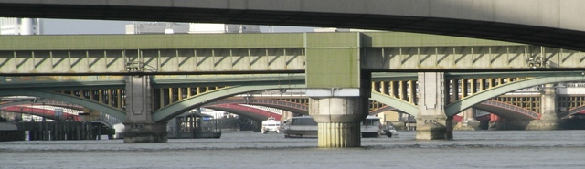 [Thames+arches.JPG]