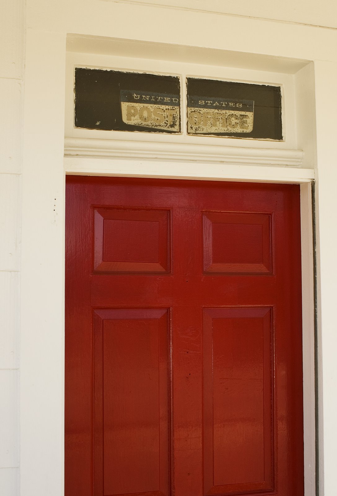 [6334_Red+Door.jpg]