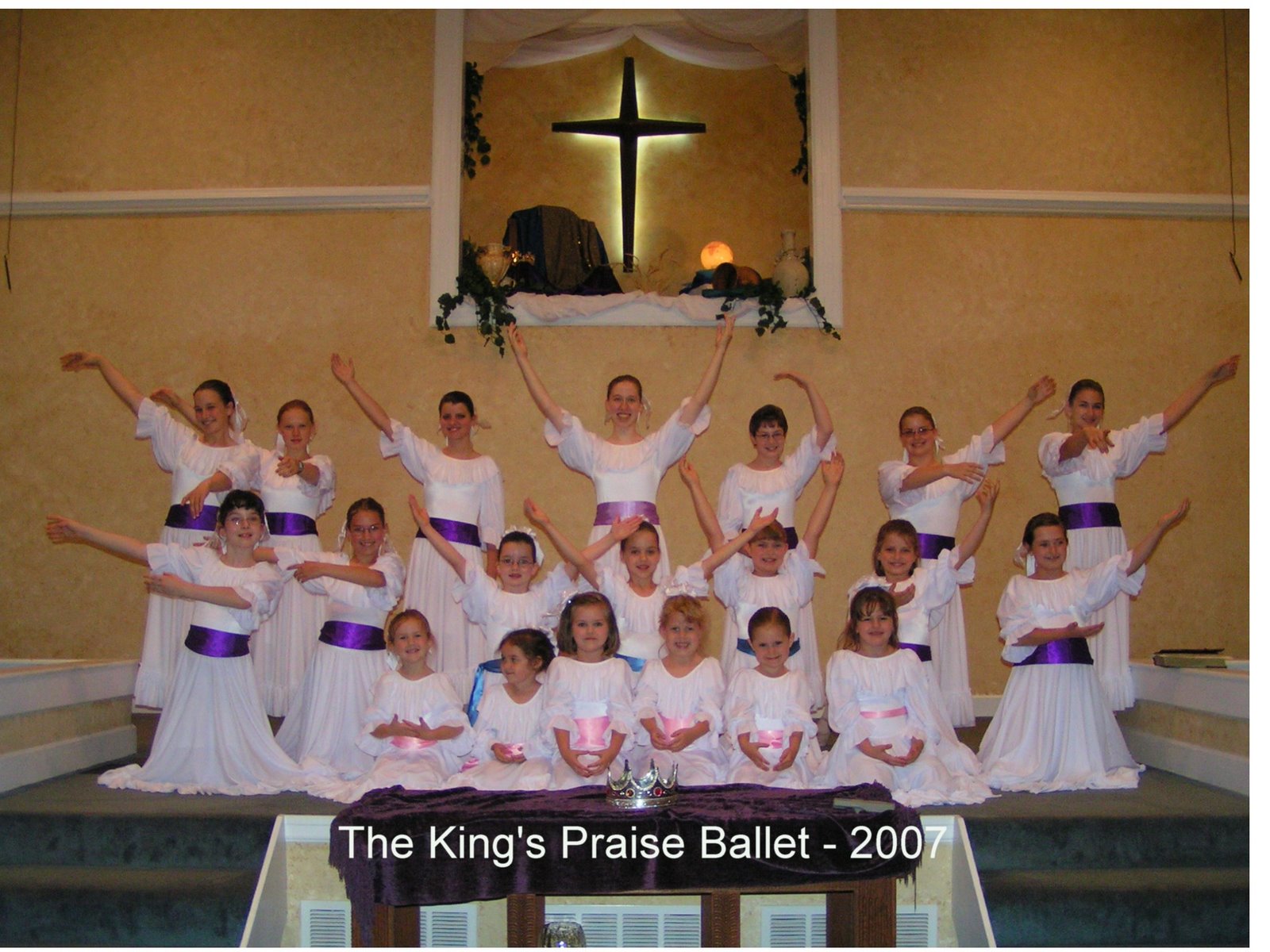 [King's+Praise+Ballet+2007.JPG]