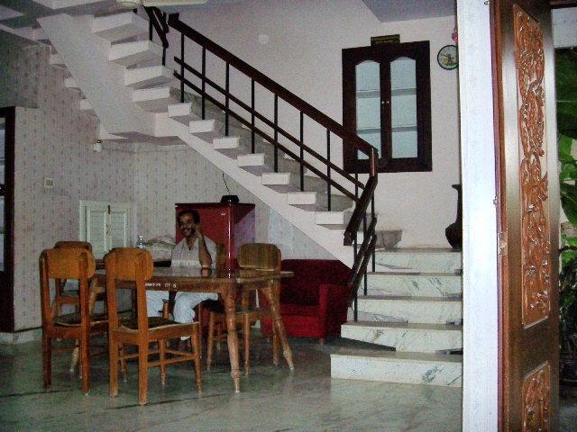 [Dining+area+and+staircase.JPG]