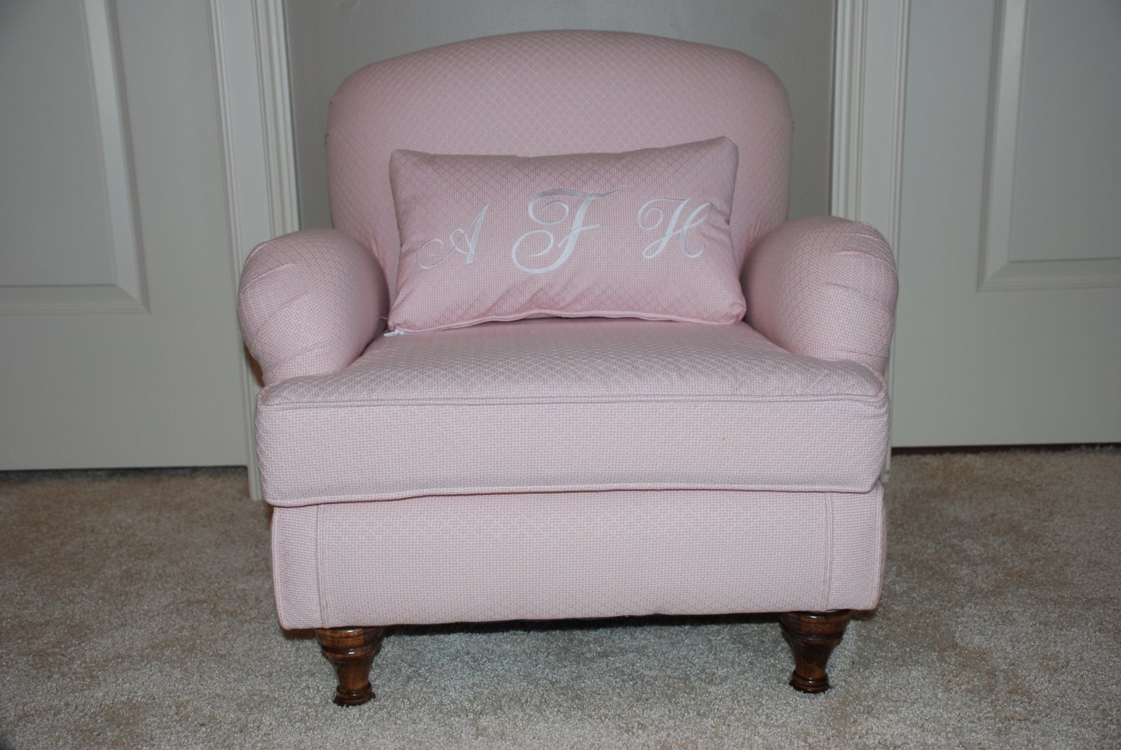 [The+Pink+Chair.JPG]